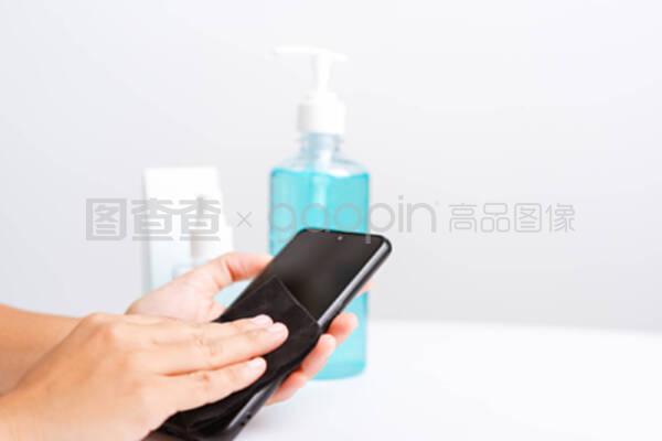 智能手機清潔與個人衛生 如何正確使用沖壓器、消毒劑和酒精噴霧